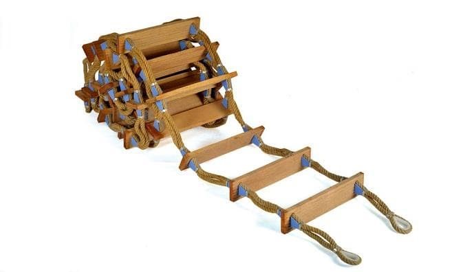 Foto 1 Escalera de embarco, cuerda / capataces, escalones de madera 