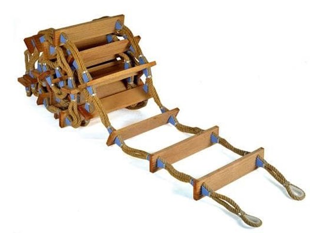 Escalera de embarco, cuerda / capataces, escalones de madera 